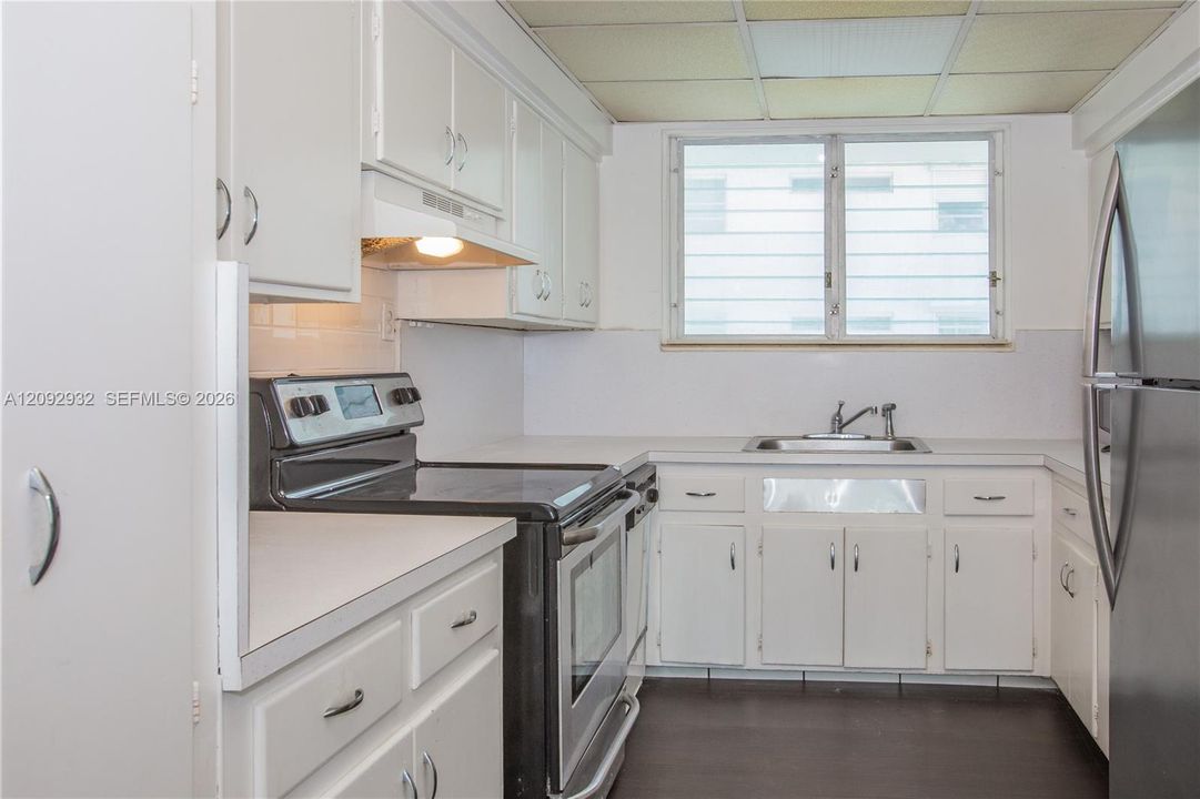 For Sale: $339,900 (1 beds, 1 baths, 800 Square Feet)