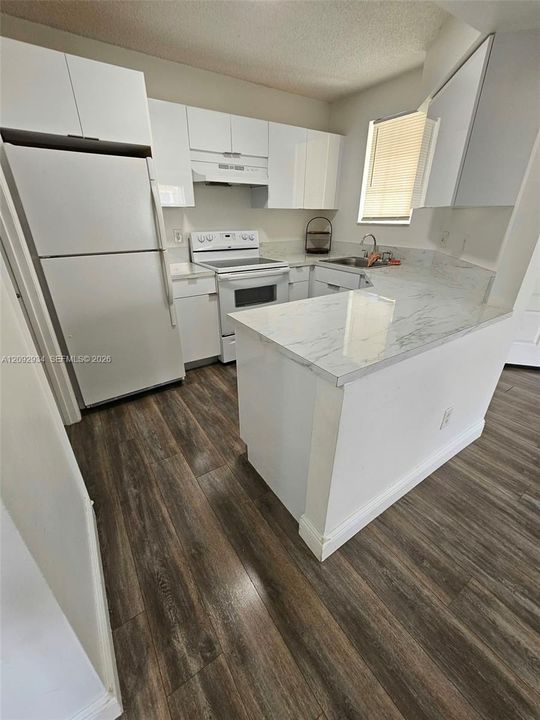 For Rent: $2,150 (2 beds, 1 baths, 978 Square Feet)