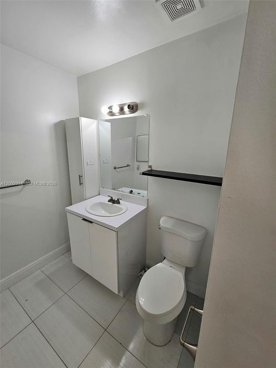 For Rent: $2,150 (2 beds, 1 baths, 978 Square Feet)