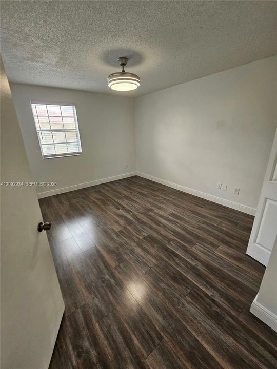 For Rent: $2,150 (2 beds, 1 baths, 978 Square Feet)