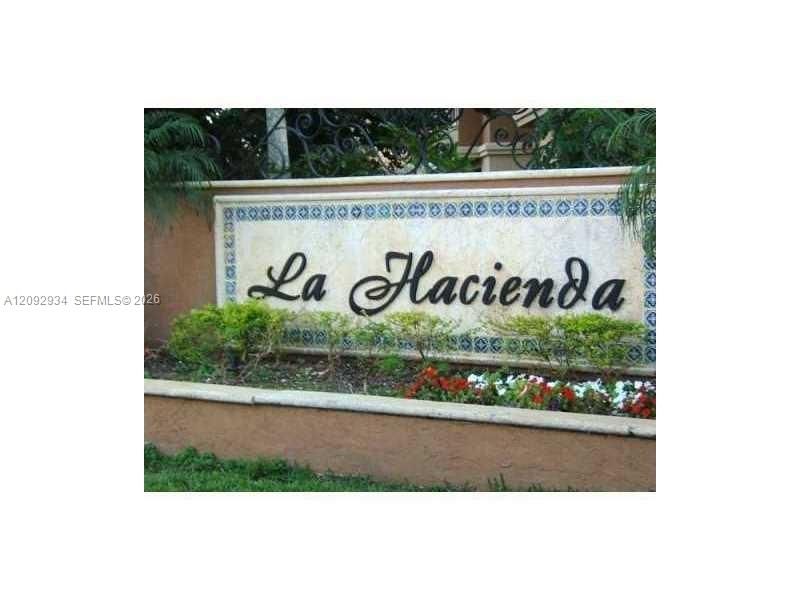 For Rent: $2,150 (2 beds, 1 baths, 978 Square Feet)