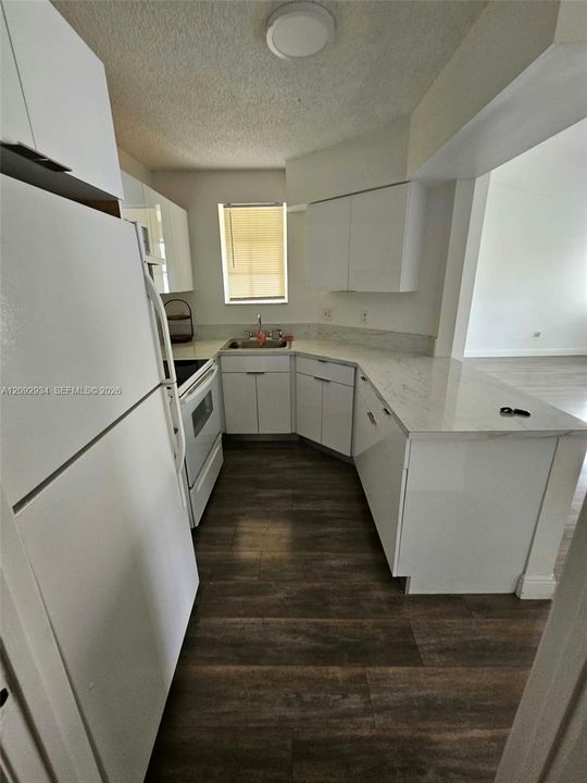 For Rent: $2,150 (2 beds, 1 baths, 978 Square Feet)