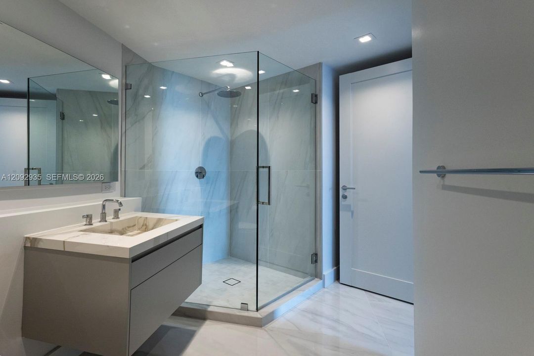 For Sale: $4,750,000 (2 beds, 2 baths, 2040 Square Feet)