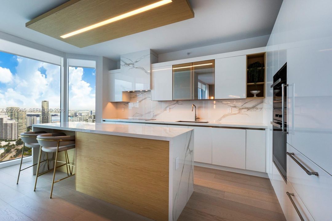 For Sale: $4,750,000 (2 beds, 2 baths, 2040 Square Feet)