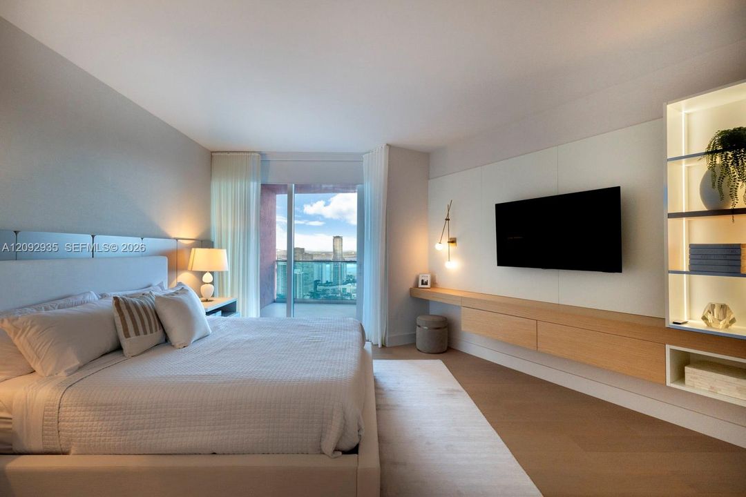 For Sale: $4,750,000 (2 beds, 2 baths, 2040 Square Feet)