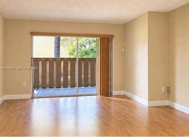 For Rent: $2,400 (2 beds, 2 baths, 918 Square Feet)