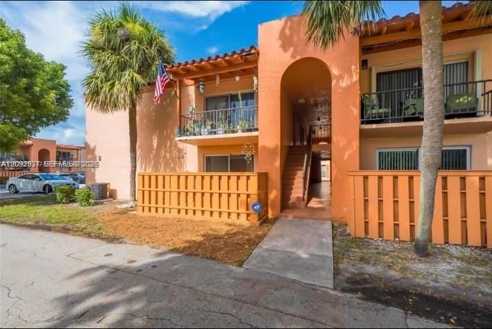 For Rent: $2,400 (2 beds, 2 baths, 918 Square Feet)