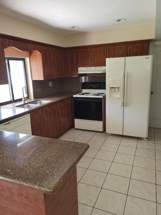 На продажу: $1,200,000 (4 спален, 2 ванн, 2116 Квадратных фут)