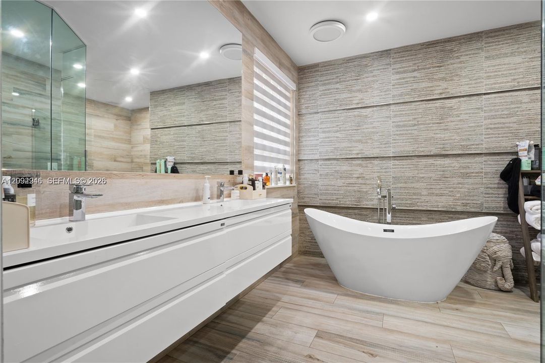 For Rent: $4,900 (4 beds, 2 baths, 2287 Square Feet)