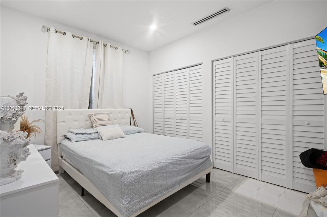 For Rent: $4,900 (4 beds, 2 baths, 2287 Square Feet)