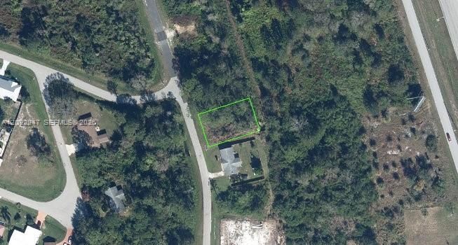 На продажу: $25,900 (0.23 acres)