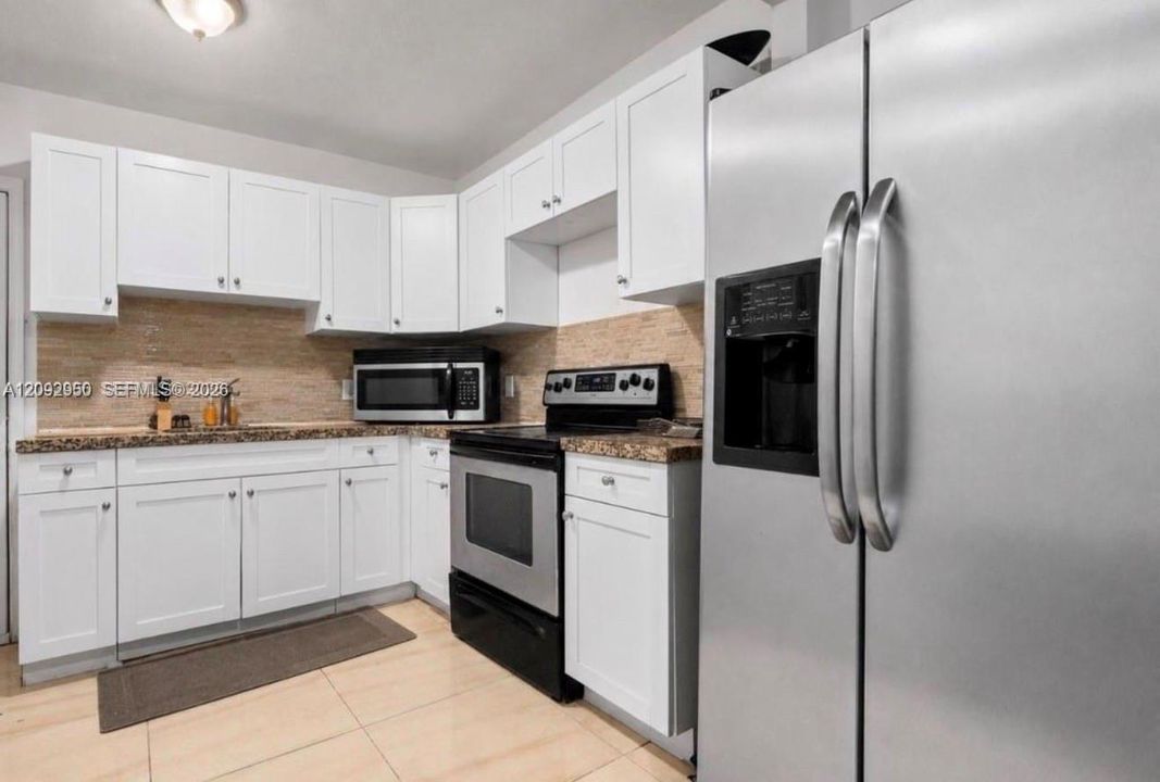 В аренду: $3,200 (3 спален, 2 ванн, 1102 Квадратных фут)