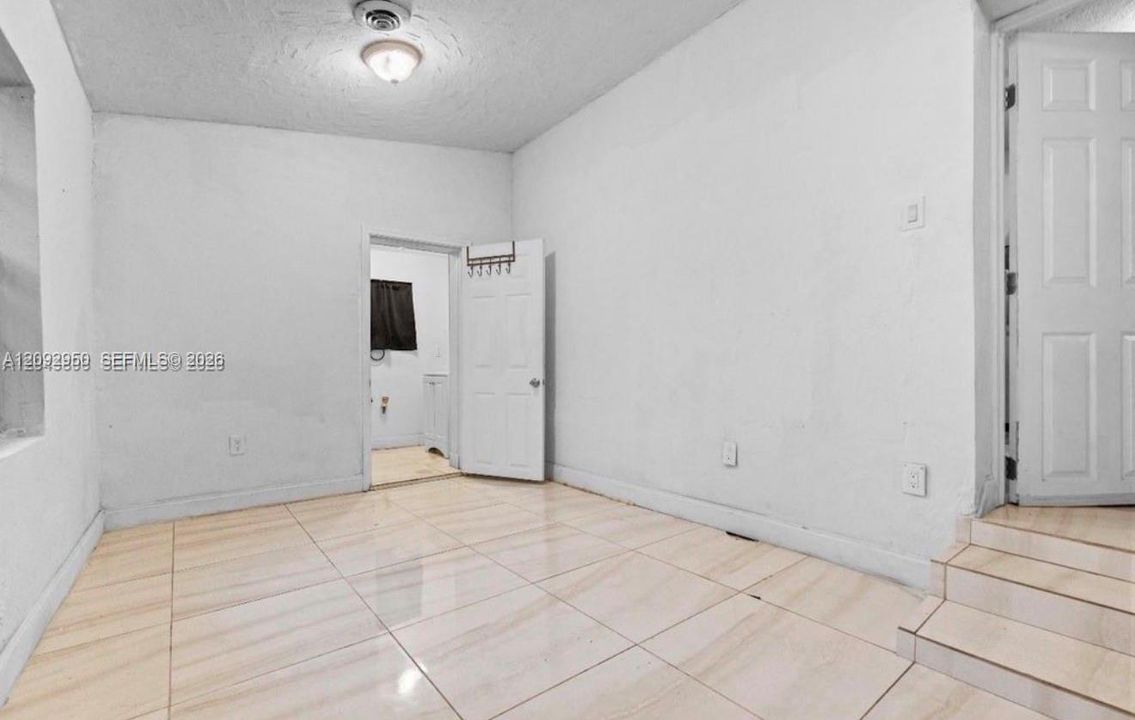 В аренду: $3,200 (3 спален, 2 ванн, 1102 Квадратных фут)