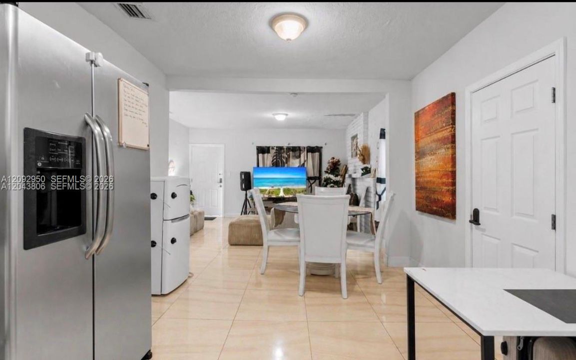 В аренду: $3,200 (3 спален, 2 ванн, 1102 Квадратных фут)