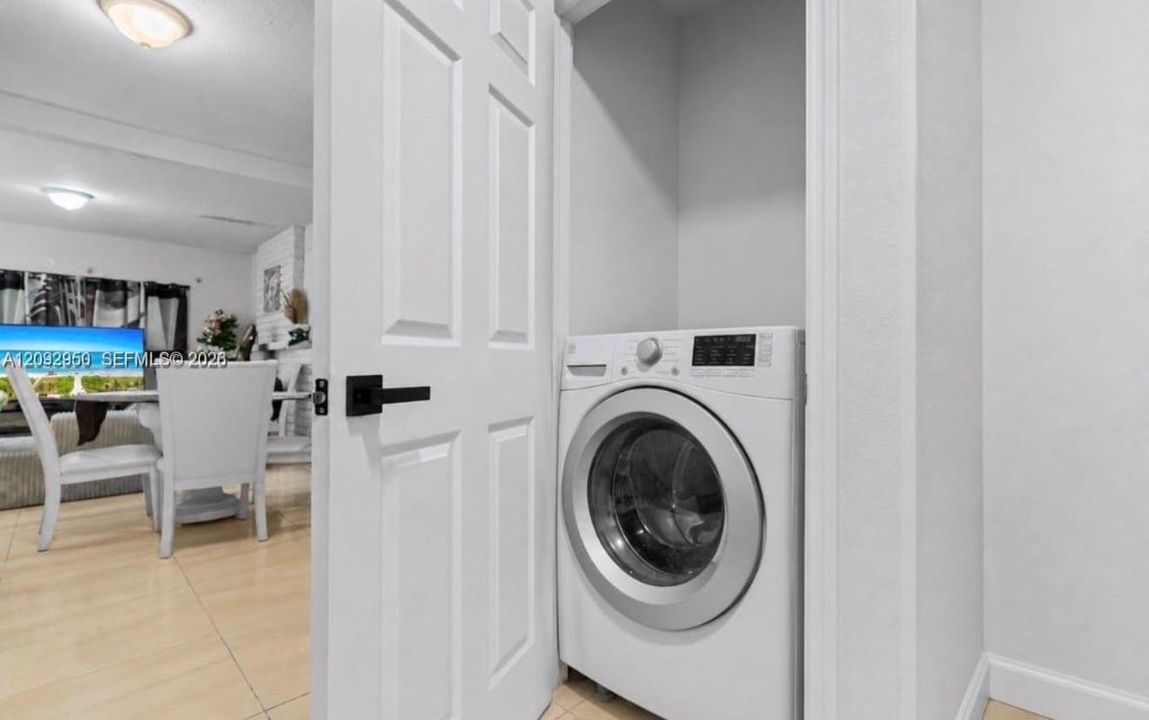 В аренду: $3,200 (3 спален, 2 ванн, 1102 Квадратных фут)