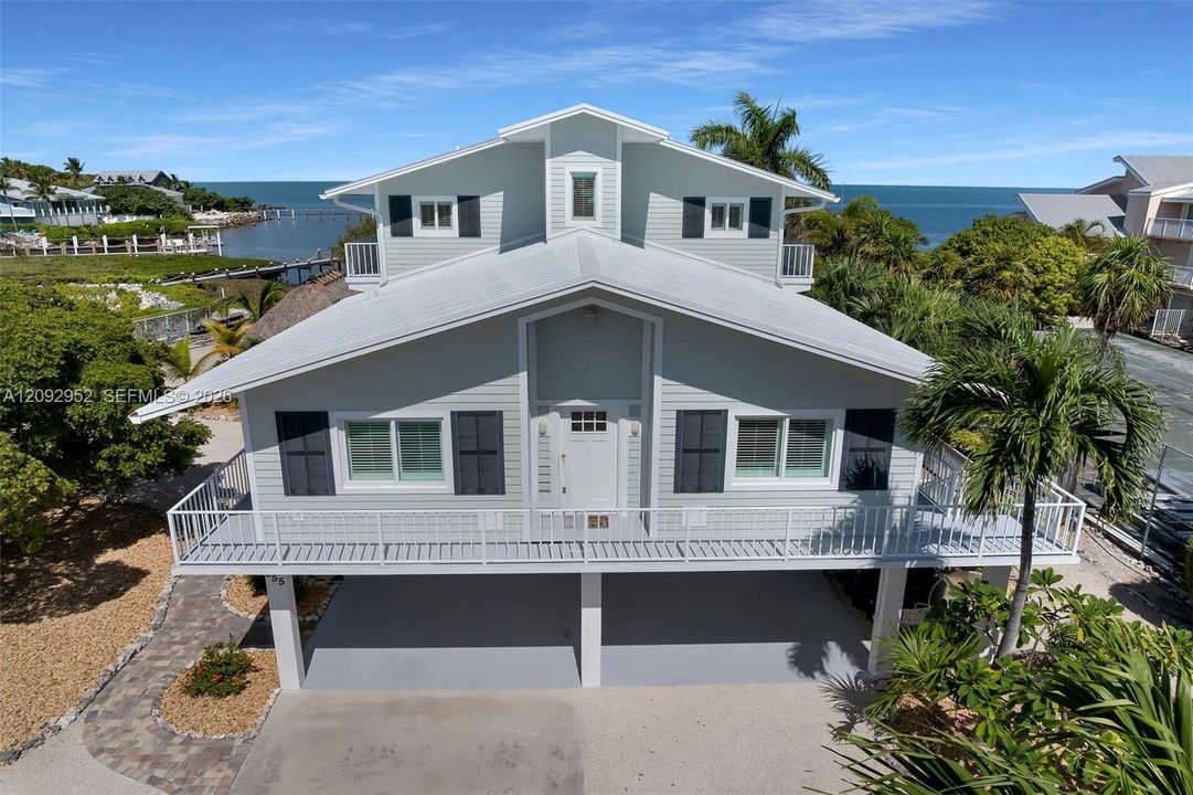 En Venta: $3,300,000 (4 camas, 3 baños, 2540 Pies cuadrados)