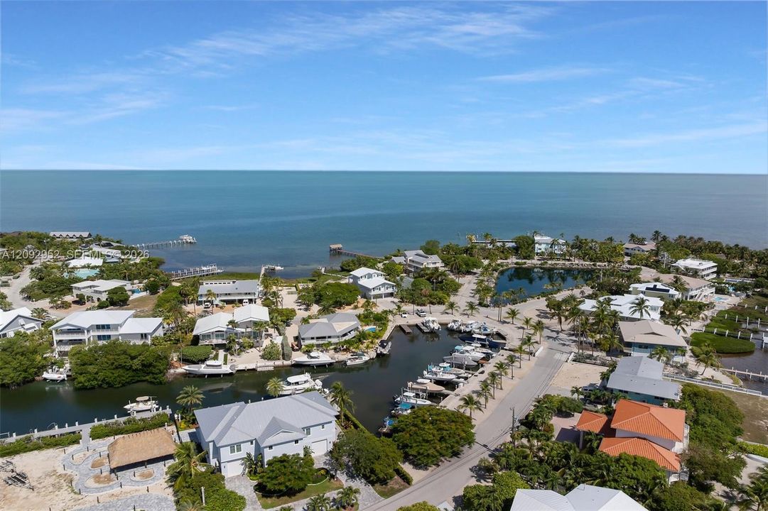 En Venta: $3,300,000 (4 camas, 3 baños, 2540 Pies cuadrados)