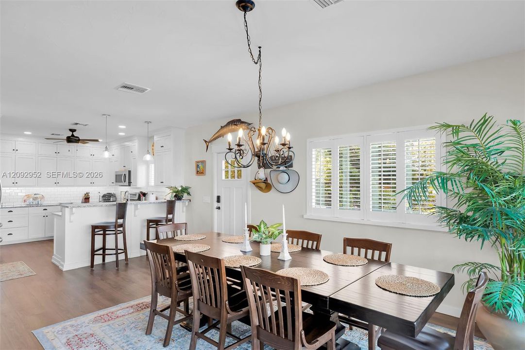 En Venta: $3,300,000 (4 camas, 3 baños, 2540 Pies cuadrados)