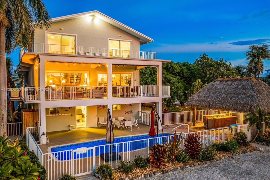 En Venta: $3,300,000 (4 camas, 3 baños, 2540 Pies cuadrados)