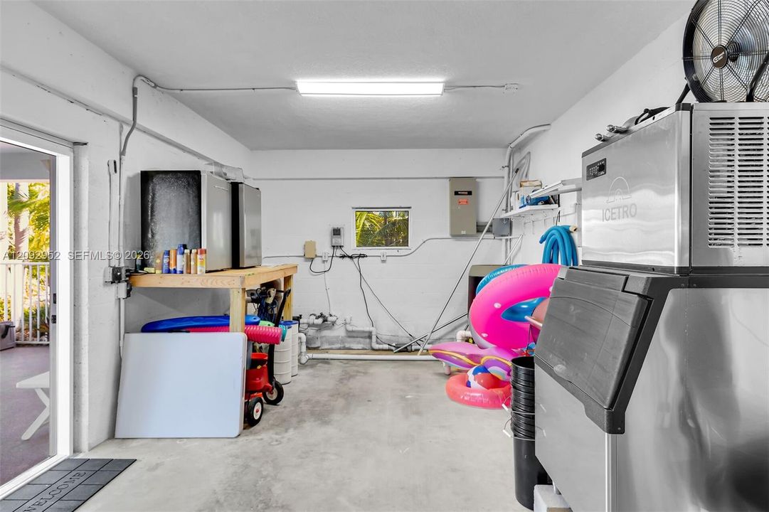 En Venta: $3,300,000 (4 camas, 3 baños, 2540 Pies cuadrados)