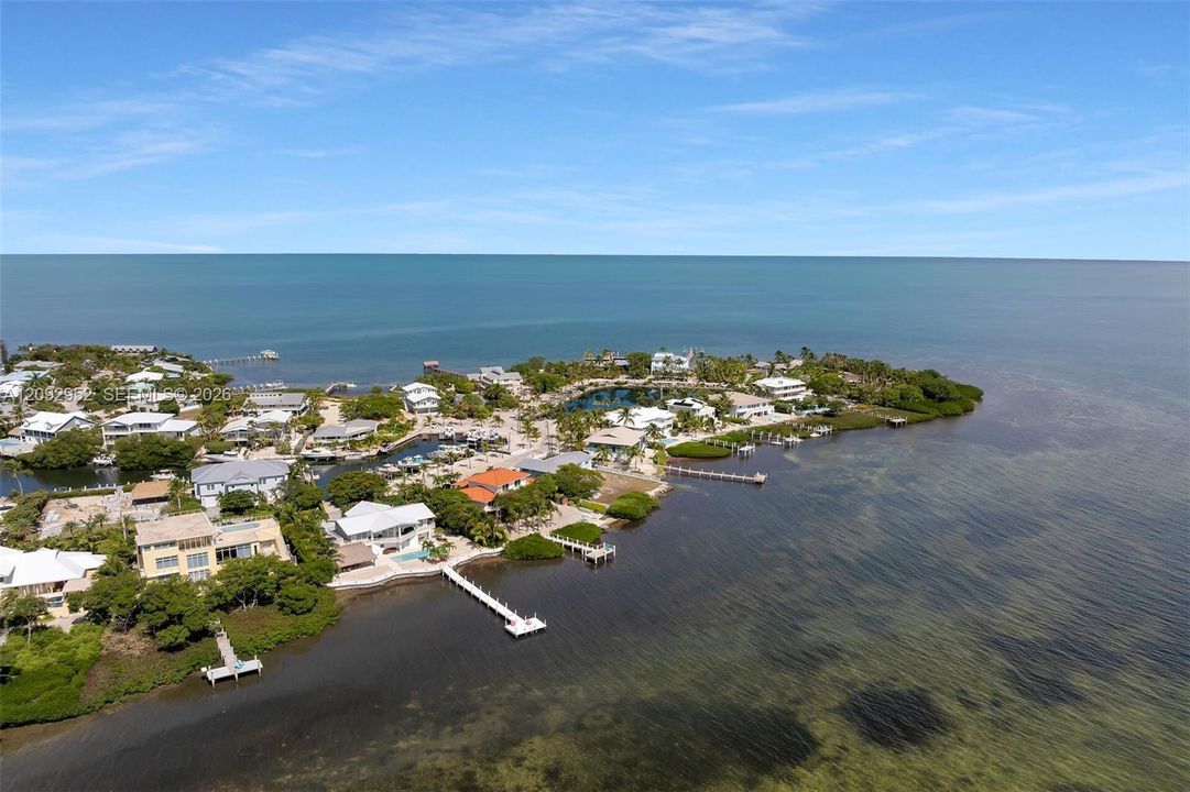 En Venta: $3,300,000 (4 camas, 3 baños, 2540 Pies cuadrados)
