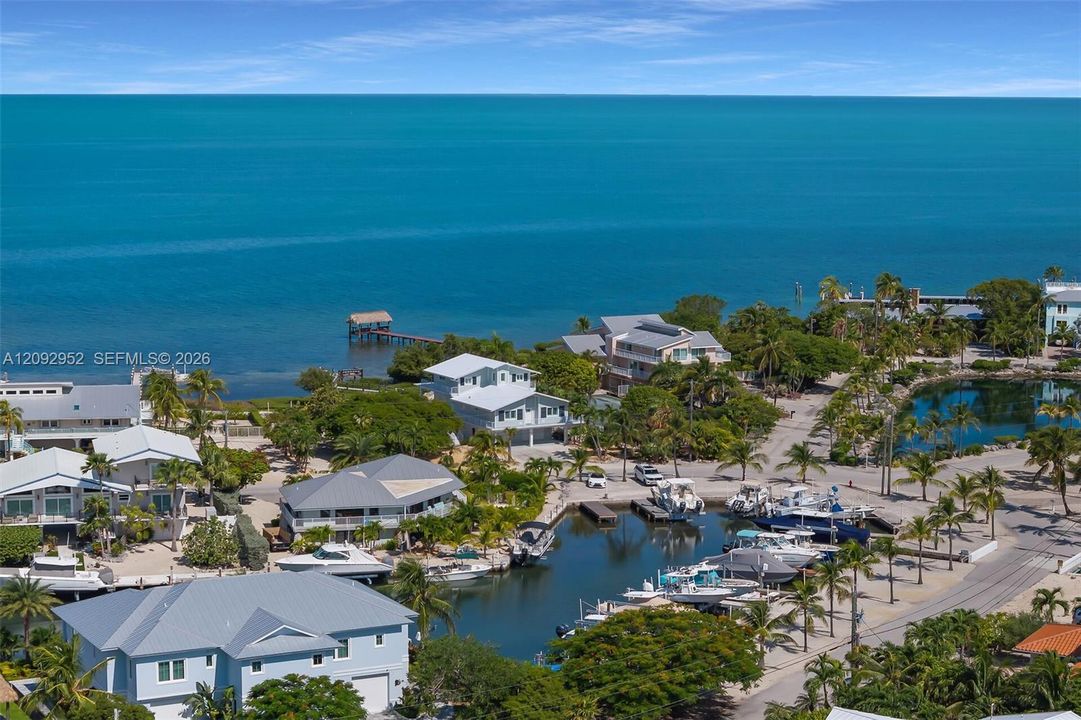 En Venta: $3,300,000 (4 camas, 3 baños, 2540 Pies cuadrados)