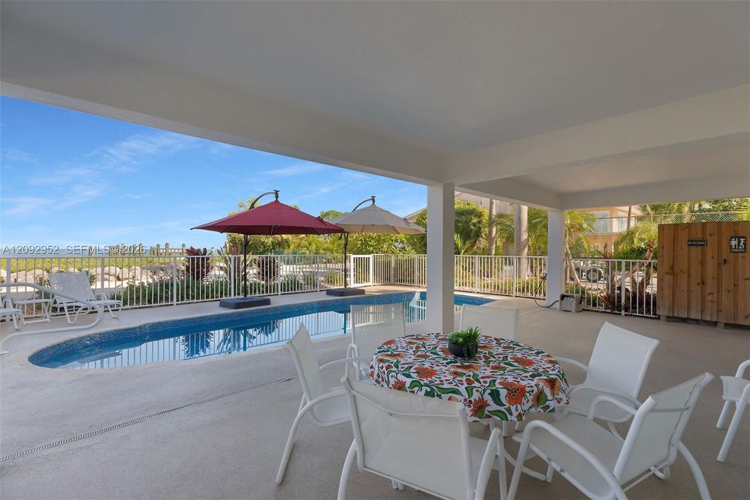 En Venta: $3,300,000 (4 camas, 3 baños, 2540 Pies cuadrados)