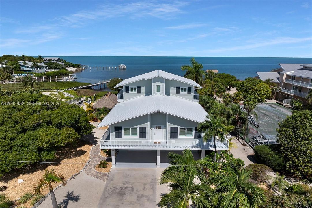 En Venta: $3,300,000 (4 camas, 3 baños, 2540 Pies cuadrados)