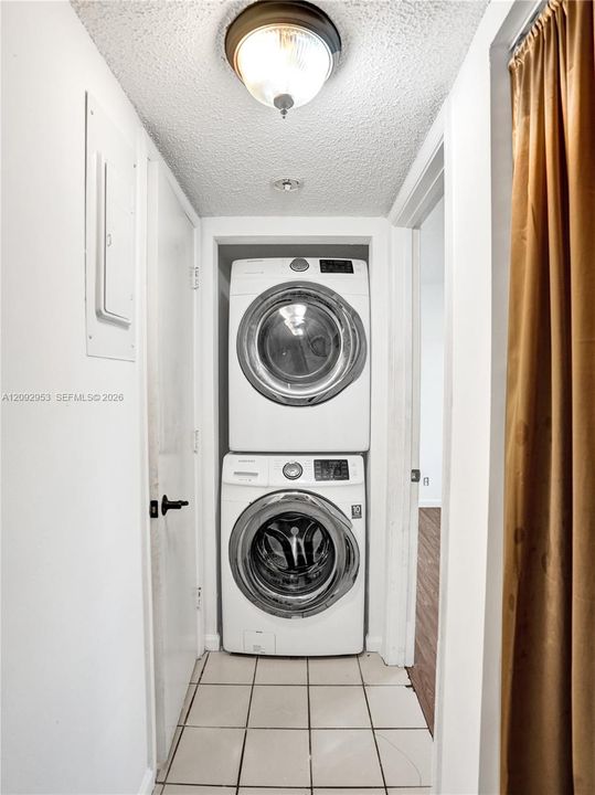 На продажу: $275,000 (2 спален, 2 ванн, 1150 Квадратных фут)