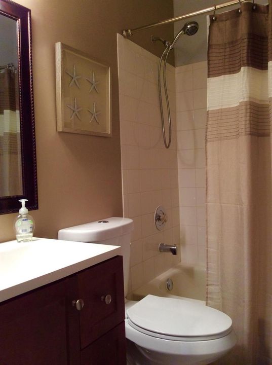 YC 2ND BATH UPSTAIRS