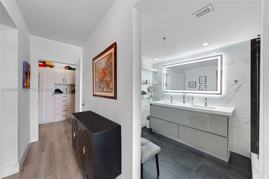 En Venta: $589,900 (2 camas, 2 baños, 1558 Pies cuadrados)