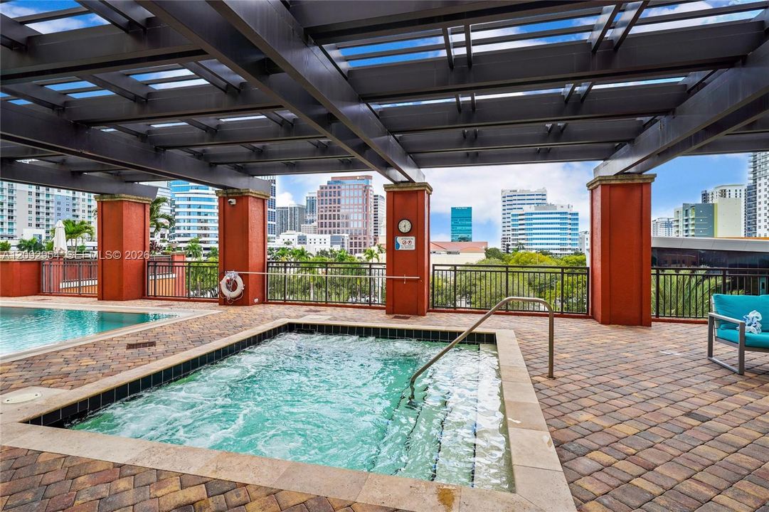 En Venta: $589,900 (2 camas, 2 baños, 1558 Pies cuadrados)