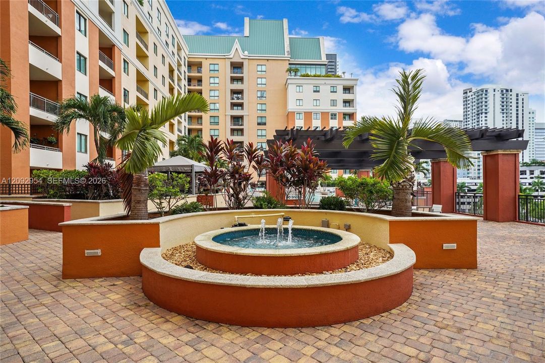 En Venta: $589,900 (2 camas, 2 baños, 1558 Pies cuadrados)