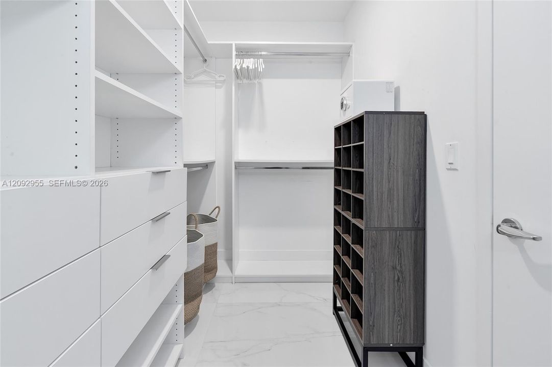 В аренду: $25,000 (3 спален, 4 ванн, 2511 Квадратных фут)