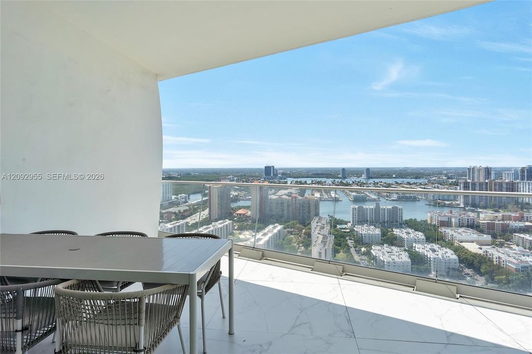 В аренду: $25,000 (3 спален, 4 ванн, 2511 Квадратных фут)