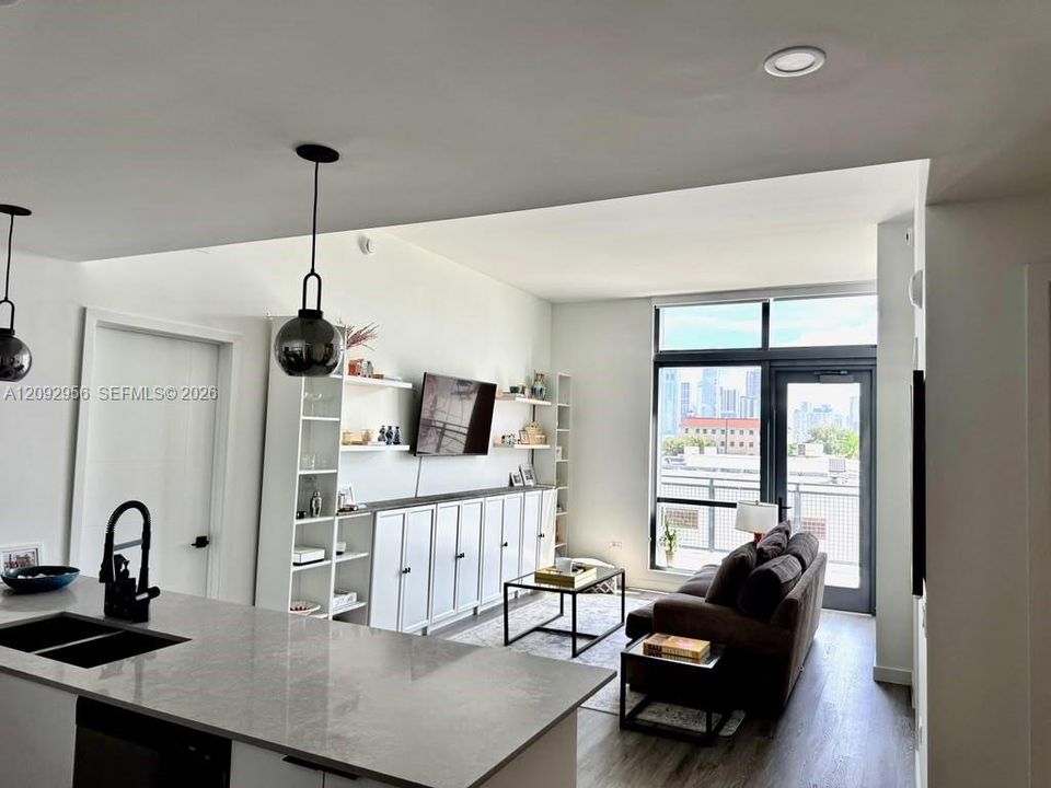 В аренду: $4,167 (2 спален, 2 ванн, 1099 Квадратных фут)