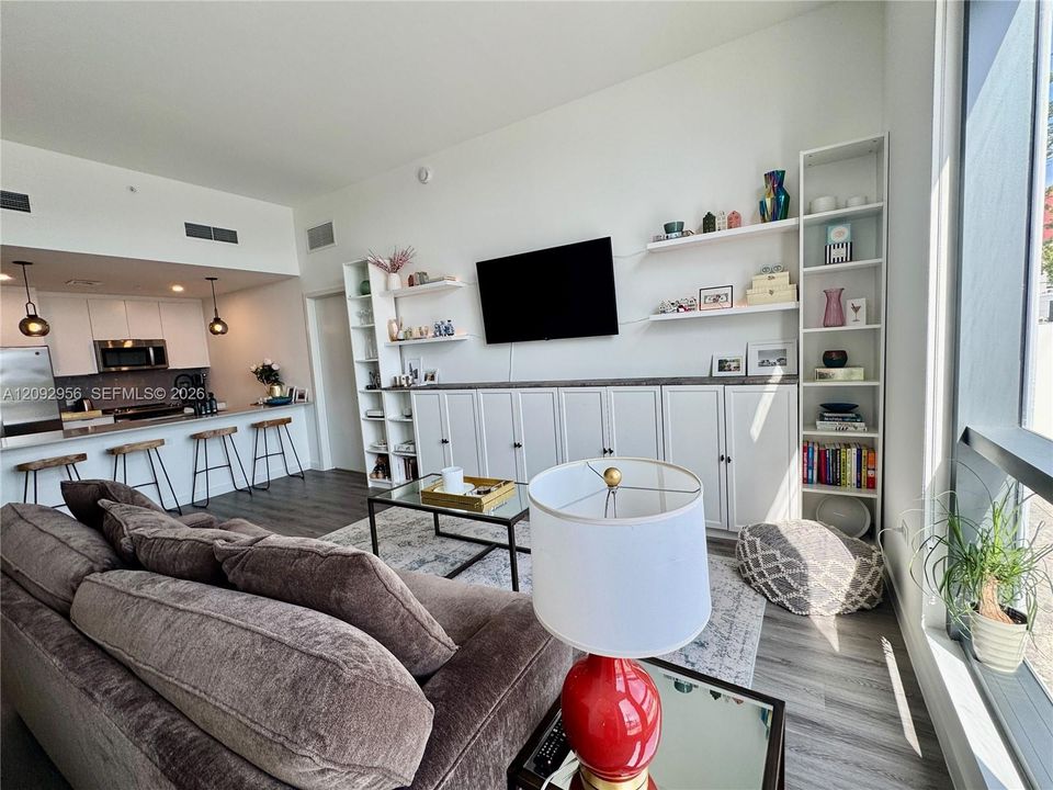 В аренду: $4,167 (2 спален, 2 ванн, 1099 Квадратных фут)