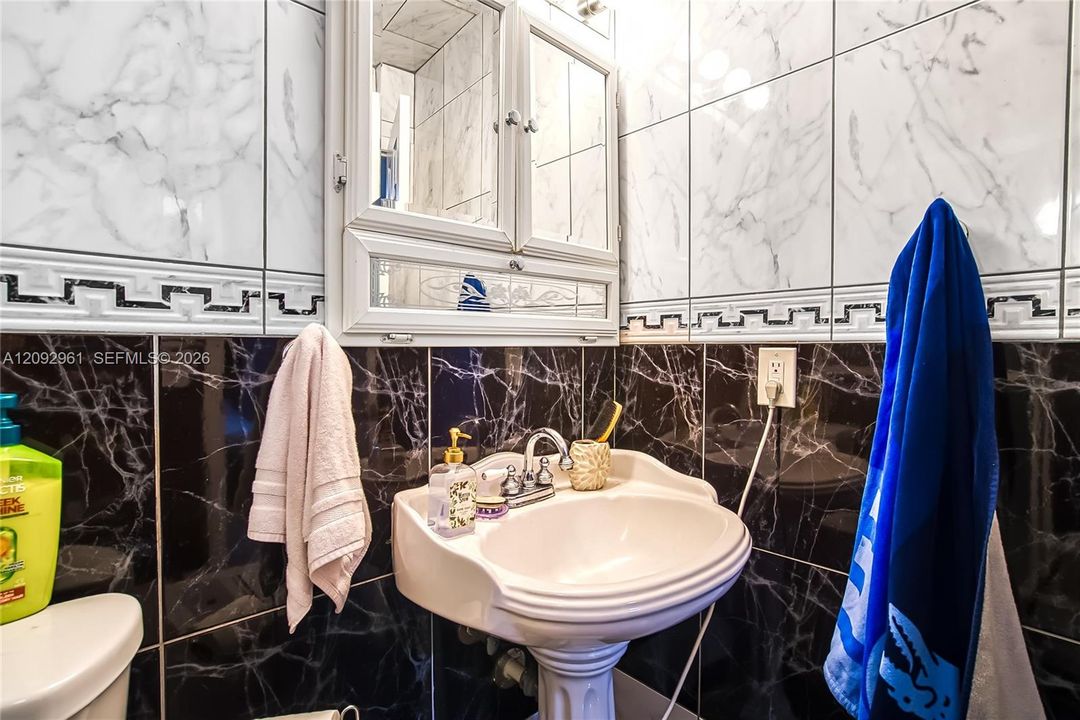 В аренду: $2,500 (1 спален, 1 ванн, 0 Квадратных фут)