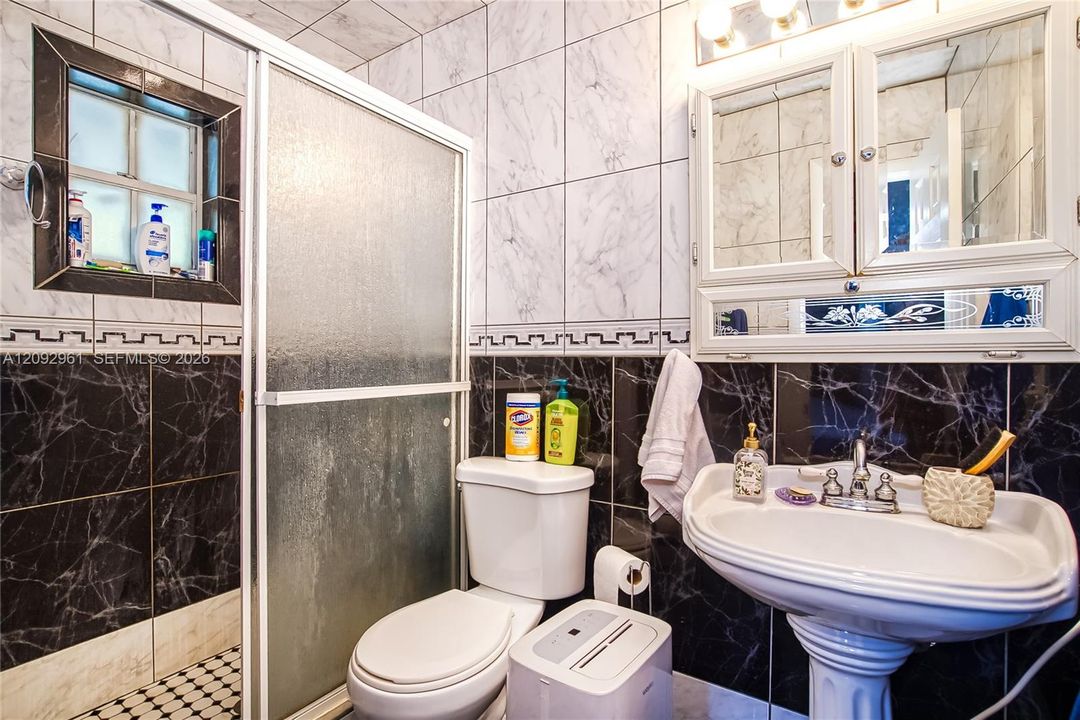 В аренду: $2,500 (1 спален, 1 ванн, 0 Квадратных фут)
