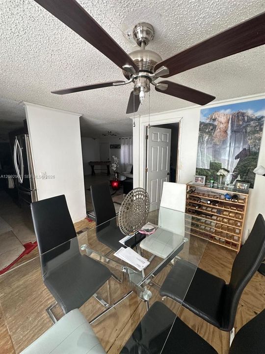 For Sale: $300,000 (3 beds, 2 baths, 1374 Square Feet)