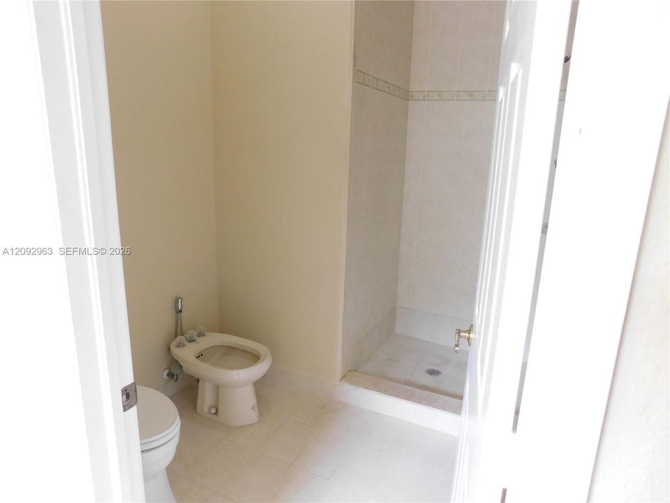 For Rent: $3,800 (4 beds, 2 baths, 2884 Square Feet)