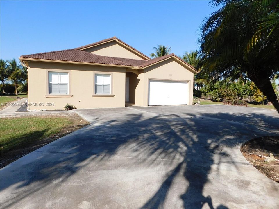 For Rent: $3,800 (4 beds, 2 baths, 2884 Square Feet)