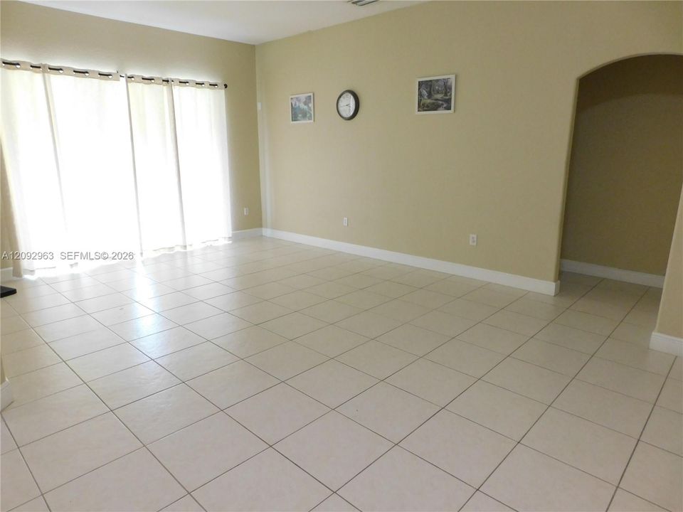 For Rent: $3,800 (4 beds, 2 baths, 2884 Square Feet)