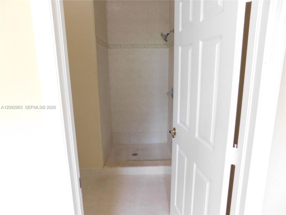 For Rent: $3,800 (4 beds, 2 baths, 2884 Square Feet)