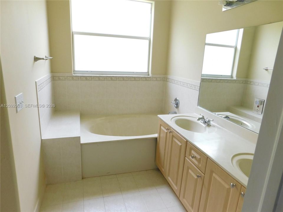 For Rent: $3,800 (4 beds, 2 baths, 2884 Square Feet)