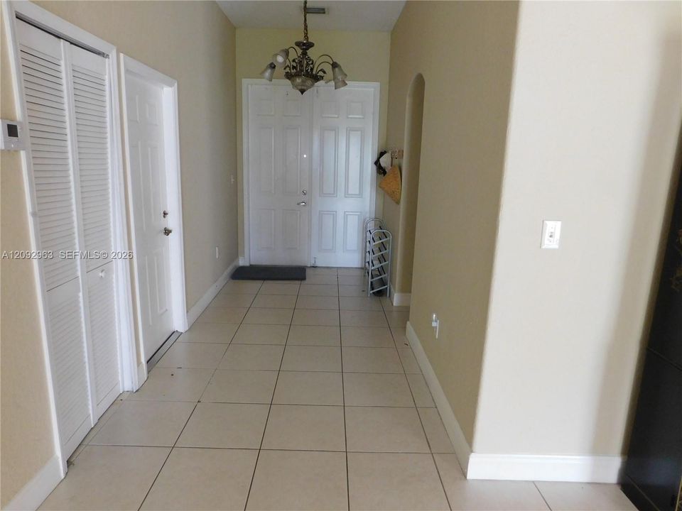 For Rent: $3,800 (4 beds, 2 baths, 2884 Square Feet)