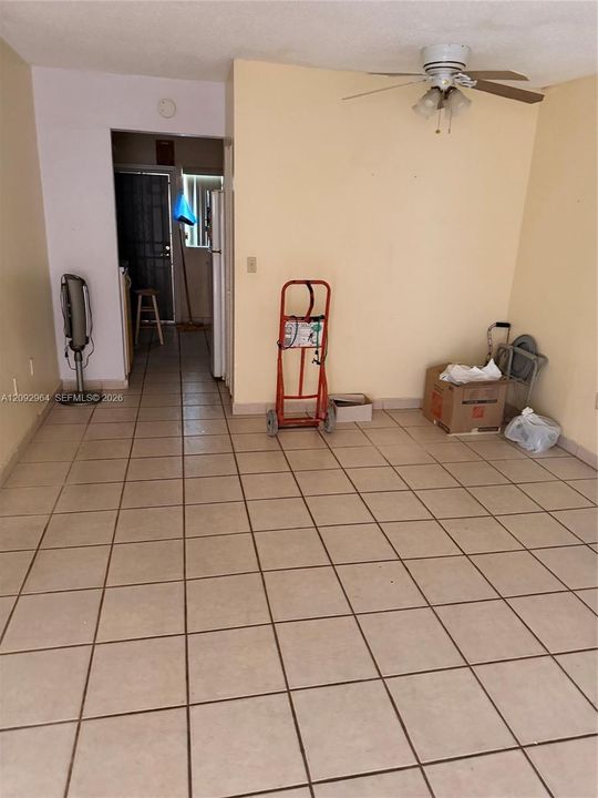 На продажу: $179,500 (1 спален, 1 ванн, 580 Квадратных фут)