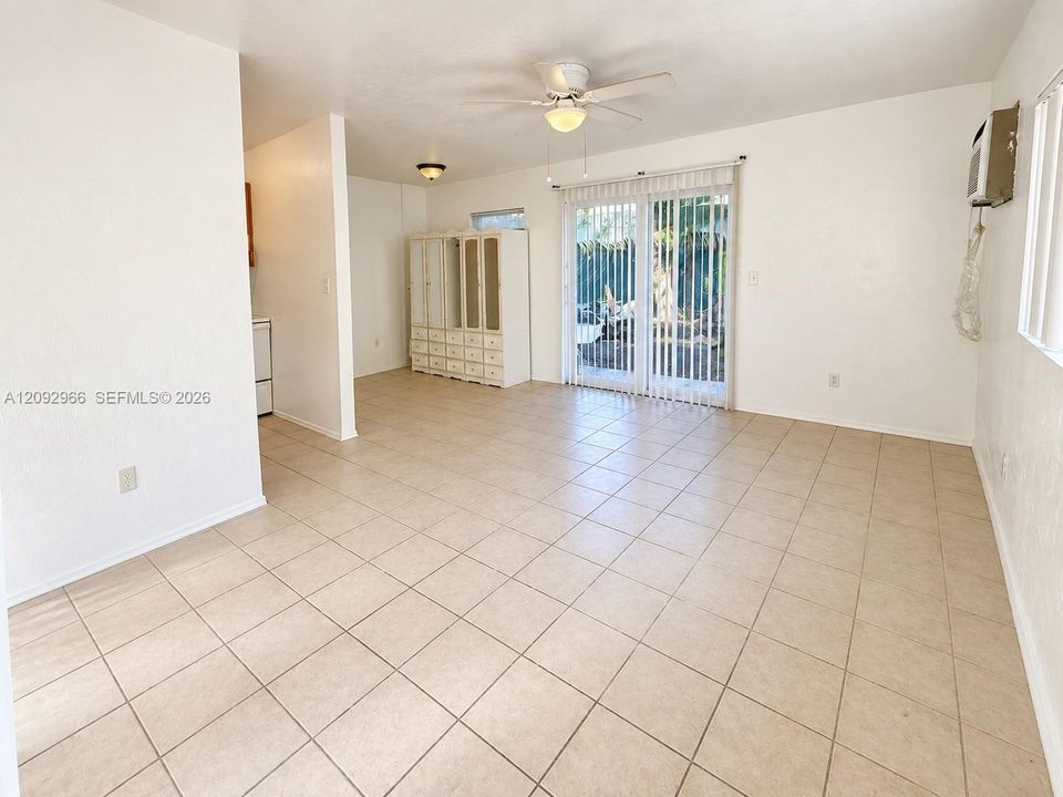 For Rent: $1,900 (2 beds, 1 baths, 3778 Square Feet)