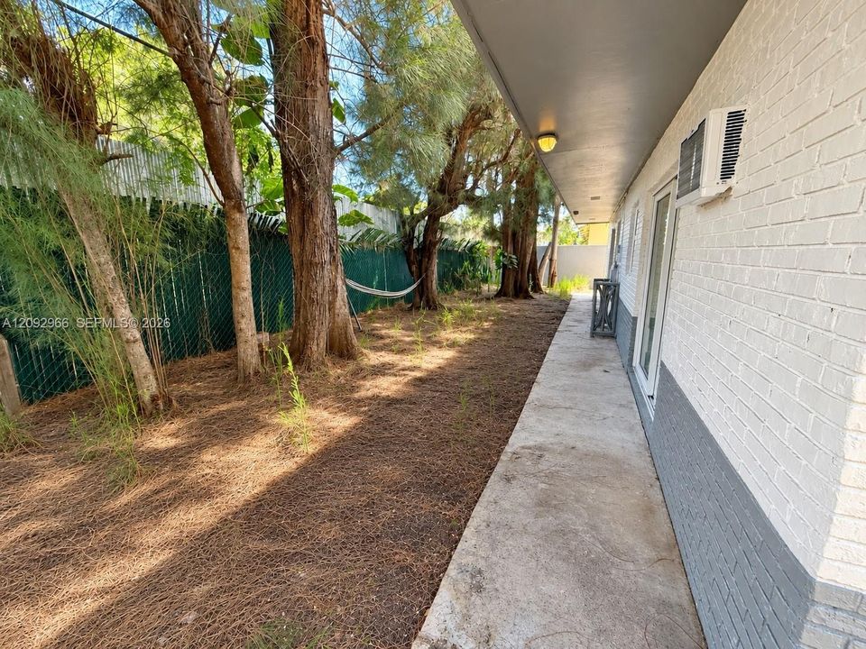 For Rent: $1,900 (2 beds, 1 baths, 3778 Square Feet)