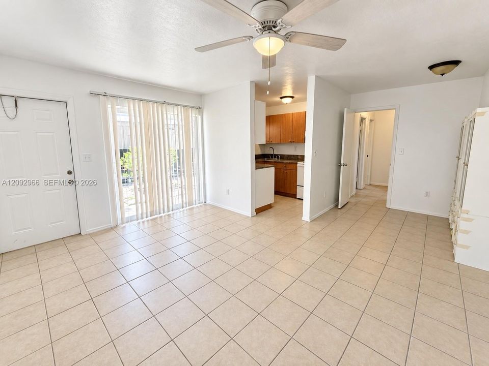 For Rent: $1,900 (2 beds, 1 baths, 3778 Square Feet)